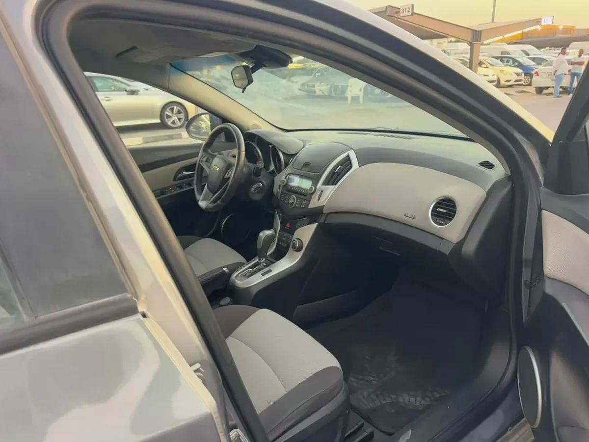 Chevorlet Cruze 2016 Gary color GacC calen car-8-8