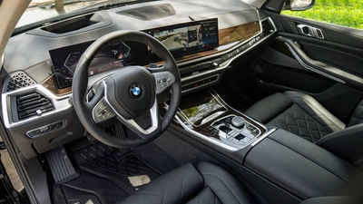 New 2023 BMW X7-6