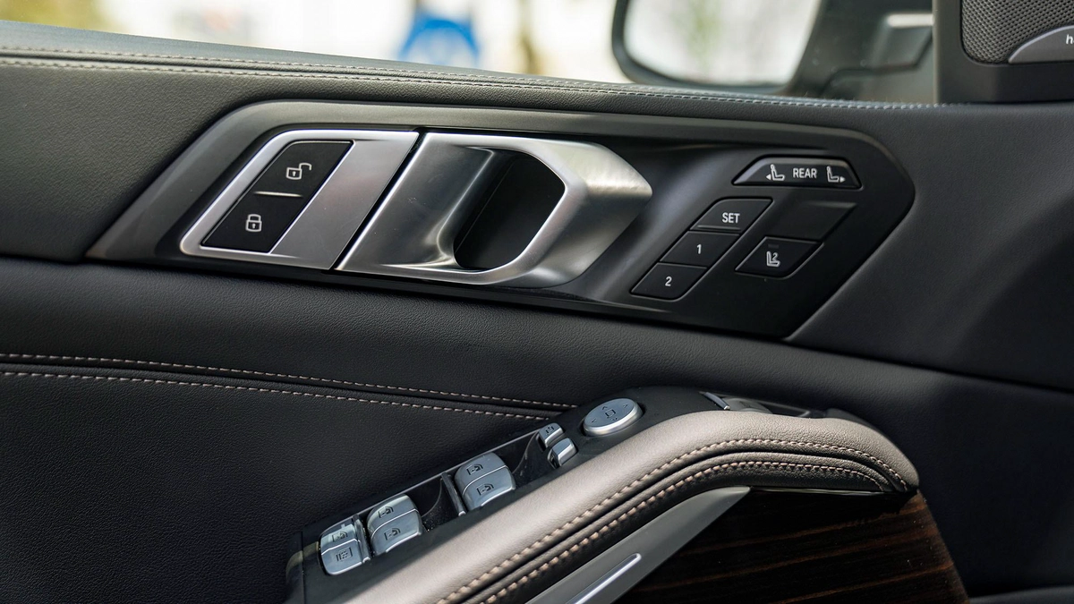 New 2023 BMW X7-17-17