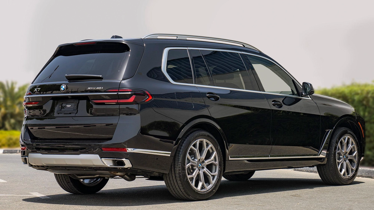 New 2023 BMW X7-2-2