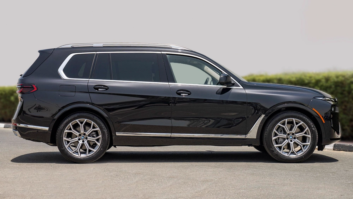 New 2023 BMW X7-3-3