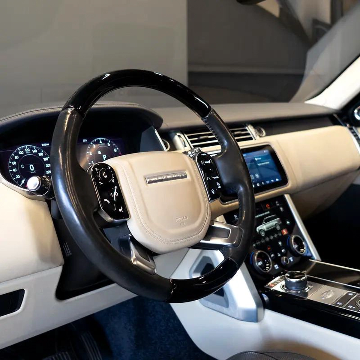 AED 2,682 pm • 0% Downpayment • Range Rover Vogue • 1 Year Warranty-12-12