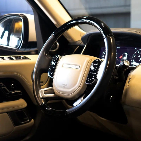 AED 2,682 pm • 0% Downpayment • Range Rover Vogue • 1 Year Warranty