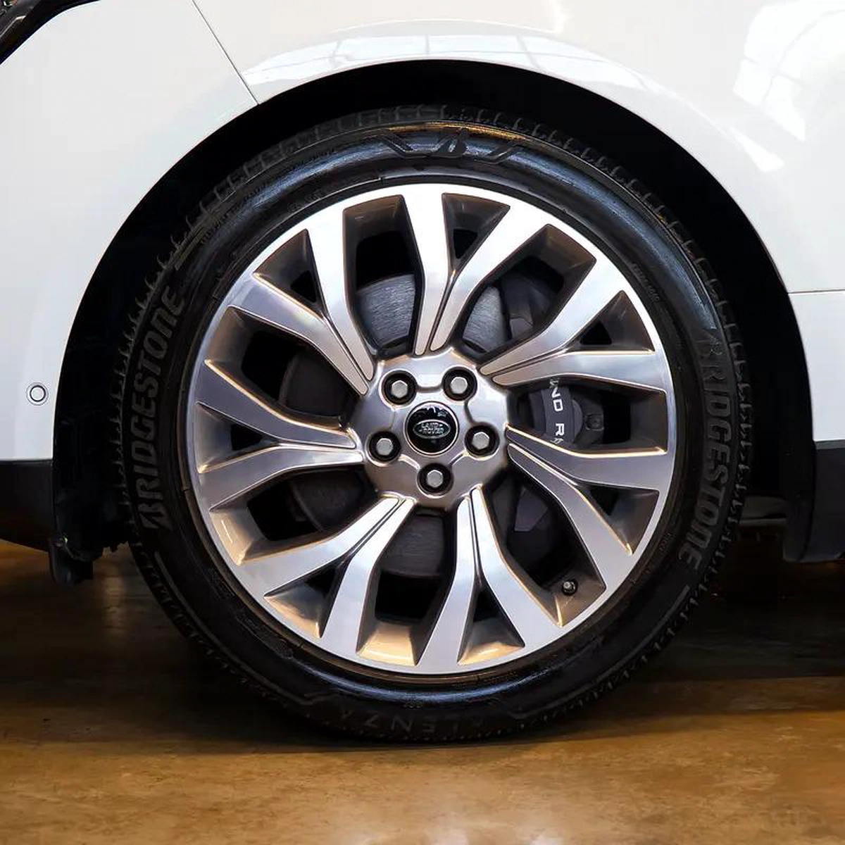 AED 2,682 pm • 0% Downpayment • Range Rover Vogue • 1 Year Warranty-9-9