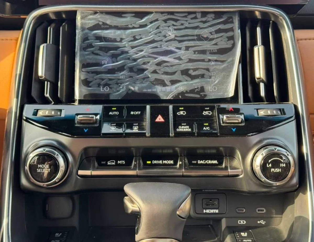 Lexus LX600 SIGNATURE TURBO SPORT || 3.5L PETROL V6 | RADAR | REAR ENTERTAINMENT SCREEN | LETAHER / SUNROOF (CODE # L6TSO)-17-0