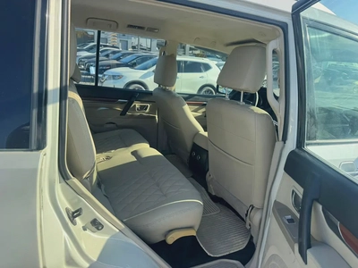 Mitsubshshi pajero 2008 white color upgert 2020GCzc-2