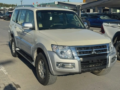 Mitsubshshi pajero 2008 white color upgert 2020GCzc-3