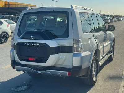 Mitsubshshi pajero 2008 white color upgert 2020GCzc-4
