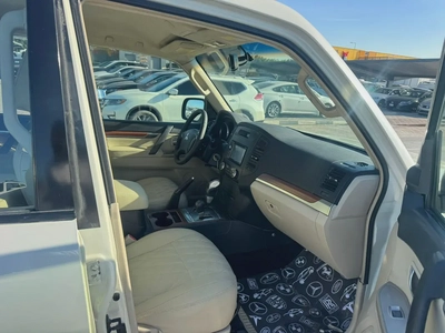 Mitsubshshi pajero 2008 white color upgert 2020GCzc-5