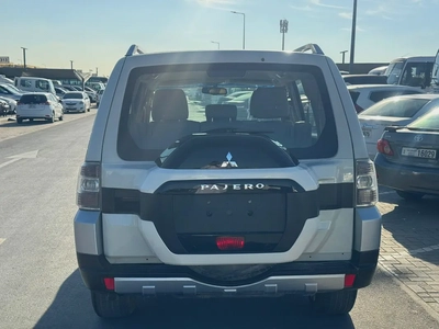 Mitsubshshi pajero 2008 white color upgert 2020GCzc-7