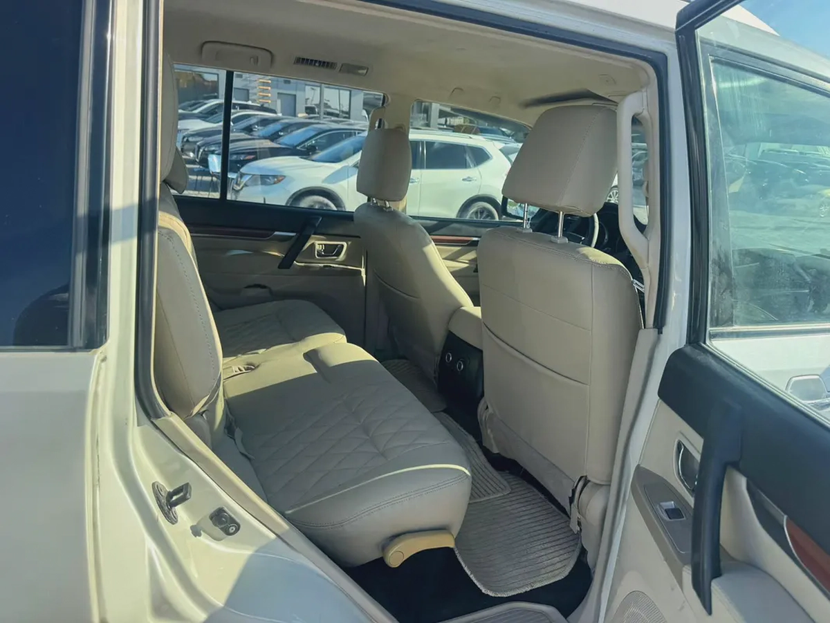 Mitsubshshi pajero 2008 white color upgert 2020GCzc-2-2