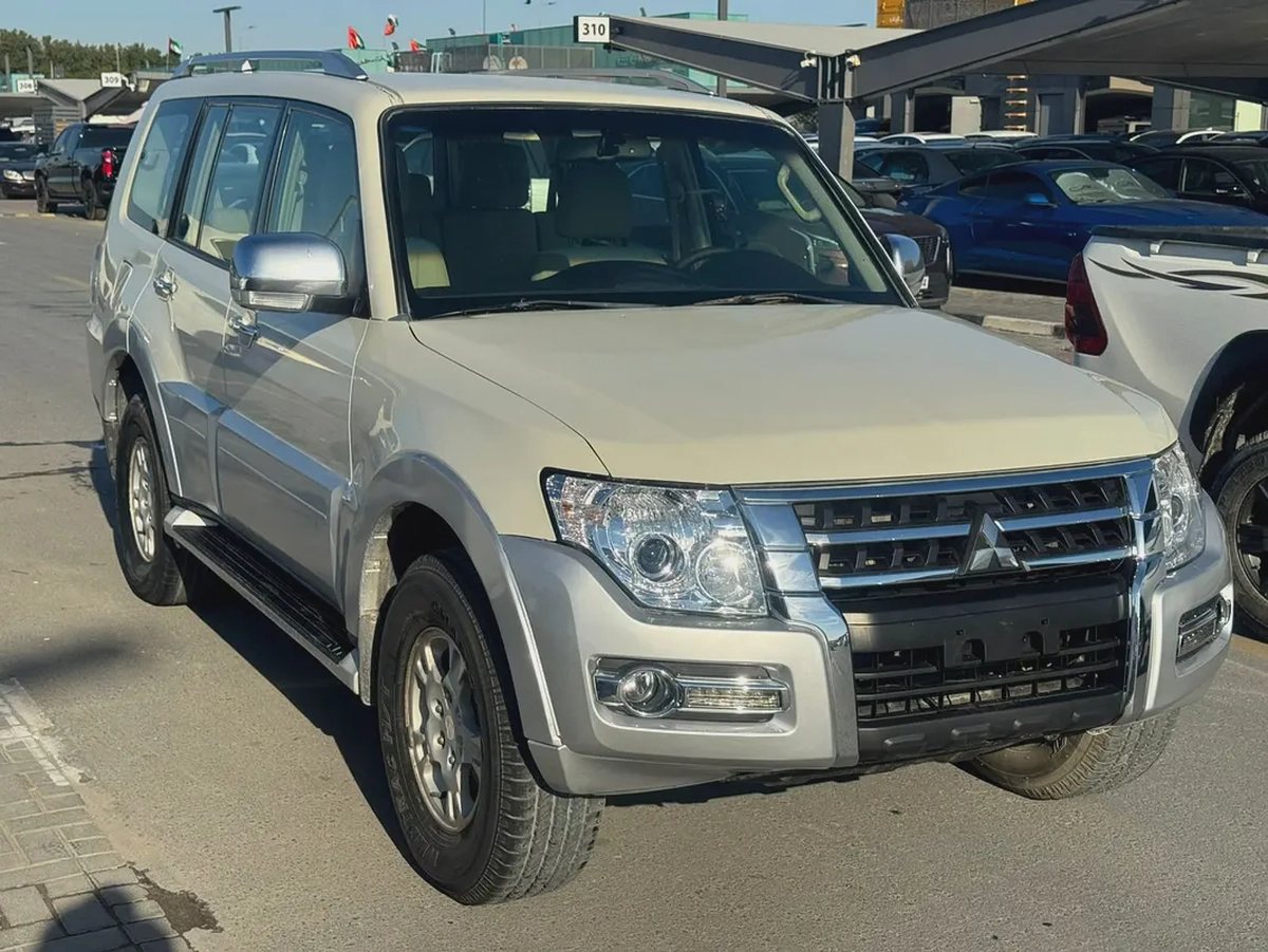 Mitsubshshi pajero 2008 white color upgert 2020GCzc-3-3
