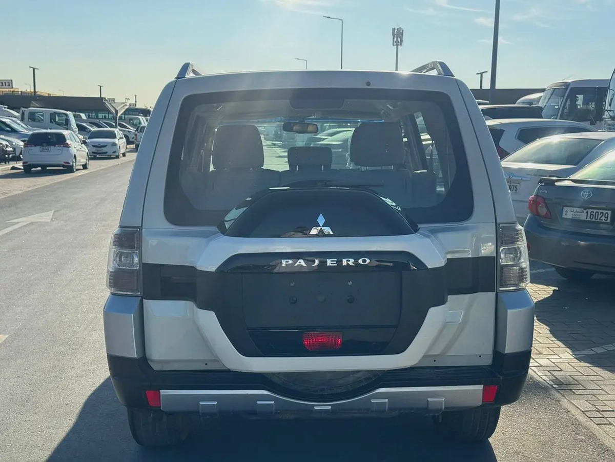 Mitsubshshi pajero 2008 white color upgert 2020GCzc-7-7