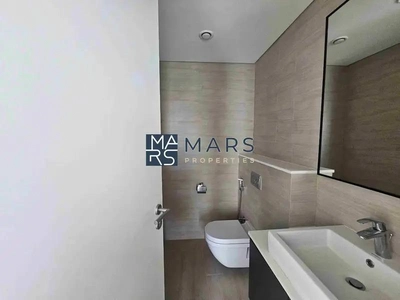 Spacious | Prime Location | Ready To Move in-9