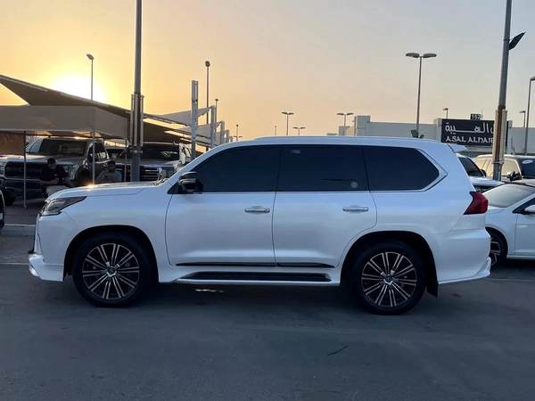 لكزس LX570اسبورت SLexus LX 570 Sport S+ 2020 - GCC Specs - Excellent Condition