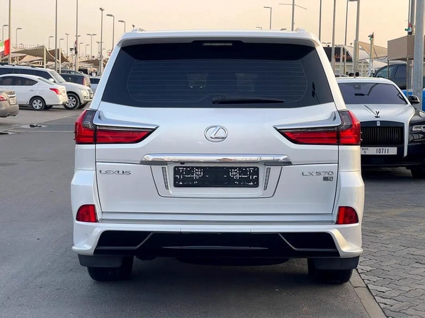 لكزس LX570اسبورت SLexus LX 570 Sport S+ 2020 - GCC Specs - Excellent Condition