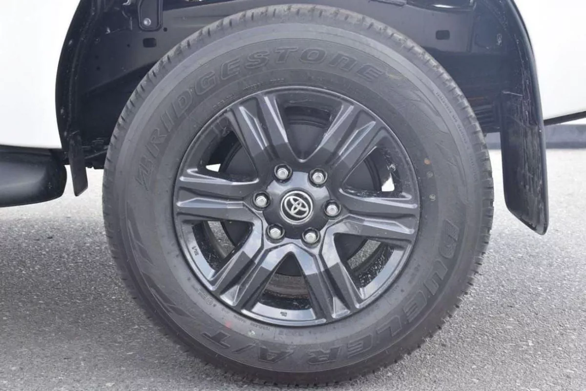 Toyota Hilux SGLX Toyota hilux 2.7L A/T petrol MY2025 for export only-8-0