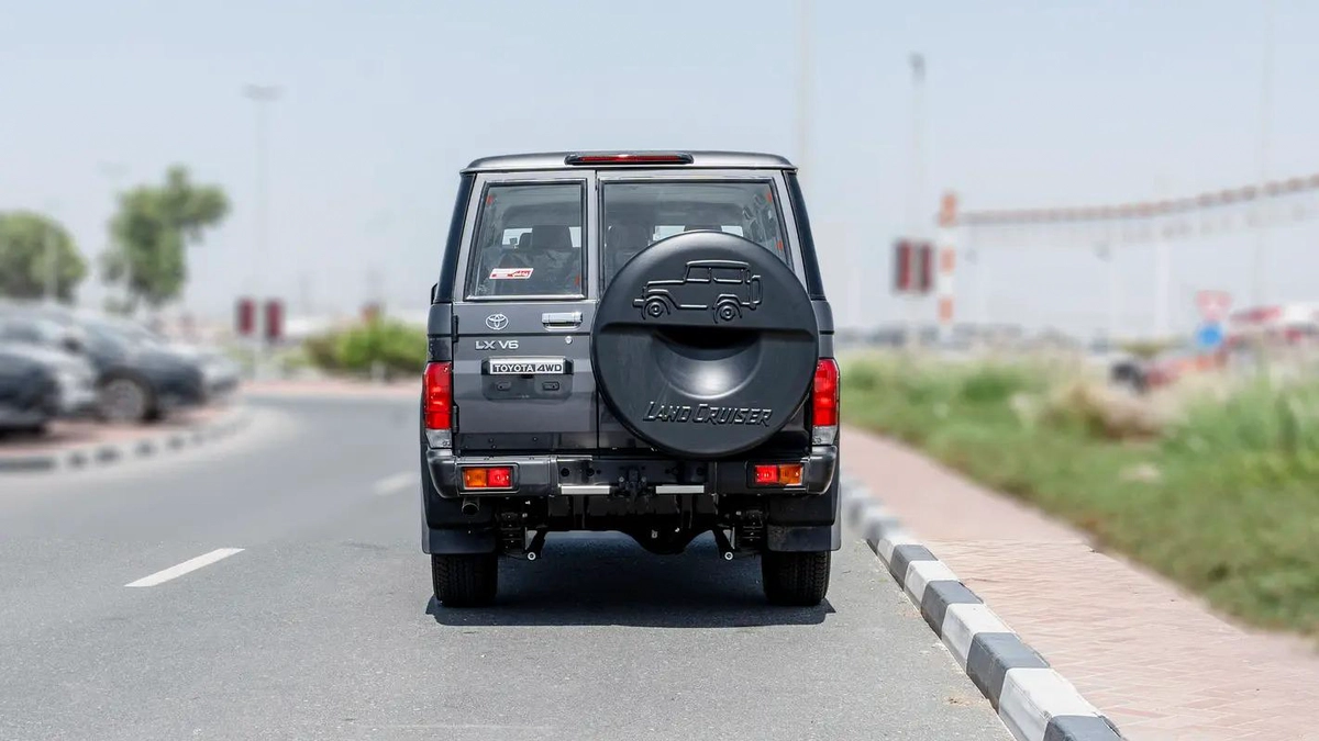 2026 Toyota Land Cruiser LC76 4.0L AT Petrol With Radar-Saudi Specs-17-17