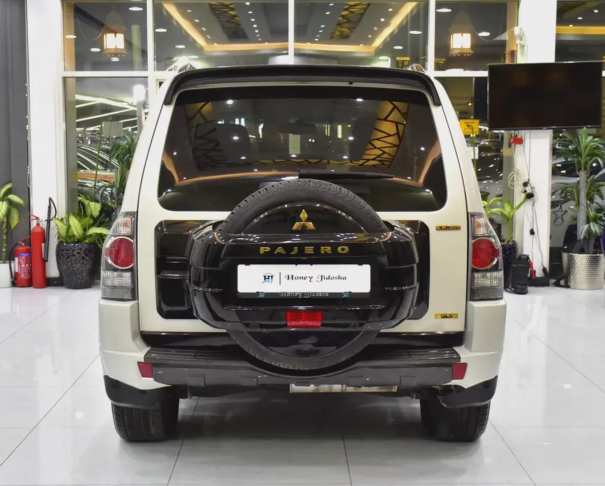 EXCELLENT DEAL for our Mitsubishi Pajero 3.8L GLS 3 Doors ( 2018 Model ) in White Color GCC Specs-4-4