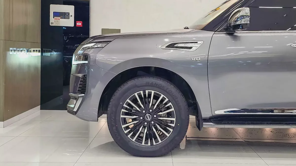 NISSAN - PATROL - LE PLATINUM - V 8 - 2024 MODEL - GCC SPECS - V 8 - 73,000KM - GRAY COLOR-17-17