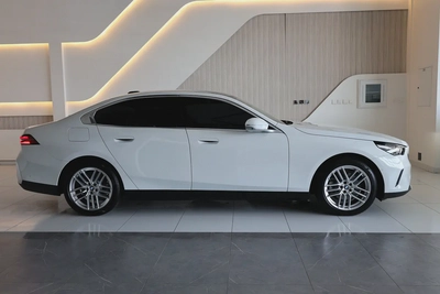 BMW 520i 2026-14000KM- GCC Specs - Pristine Condition-Under warranty  Service-6