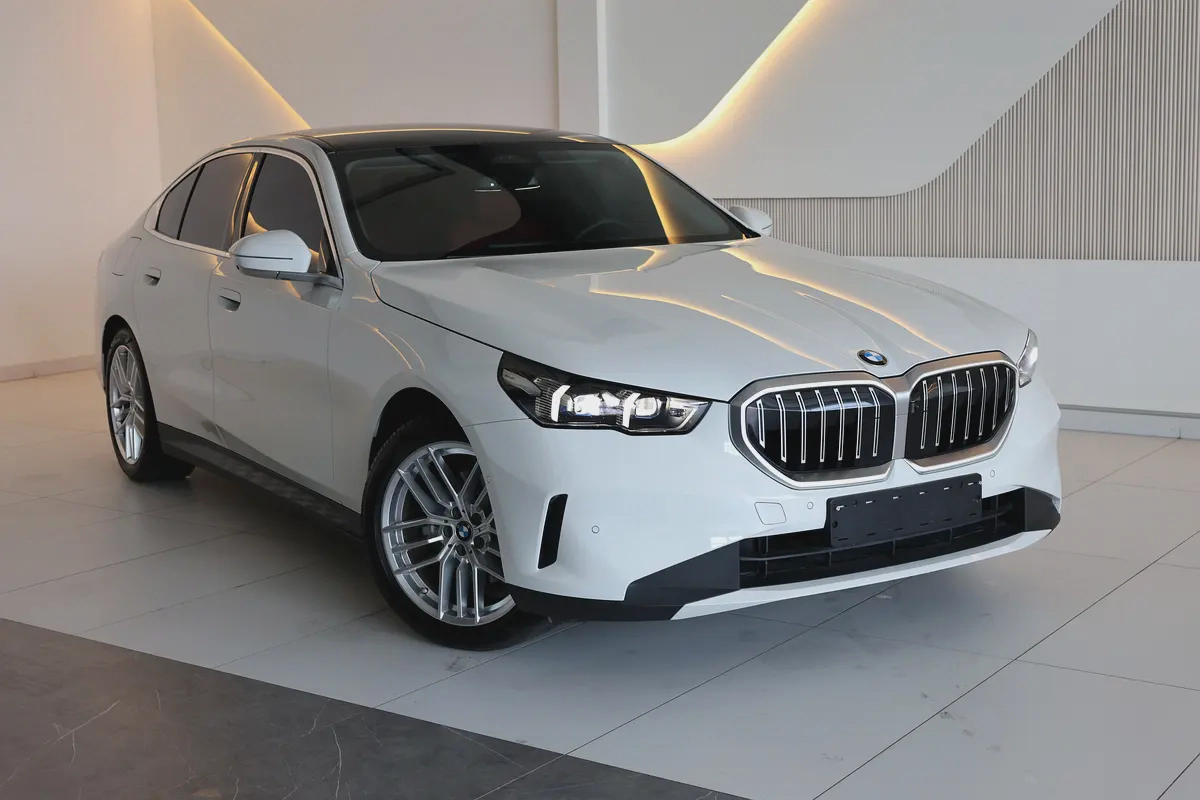 BMW 520i 2026-14000KM- GCC Specs - Pristine Condition-Under warranty  Service-1-1