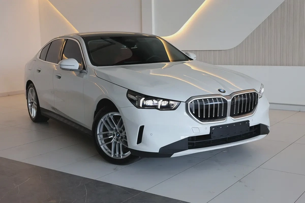 BMW 520i 2026-14000KM- GCC Specs - Pristine Condition-Under warranty Service