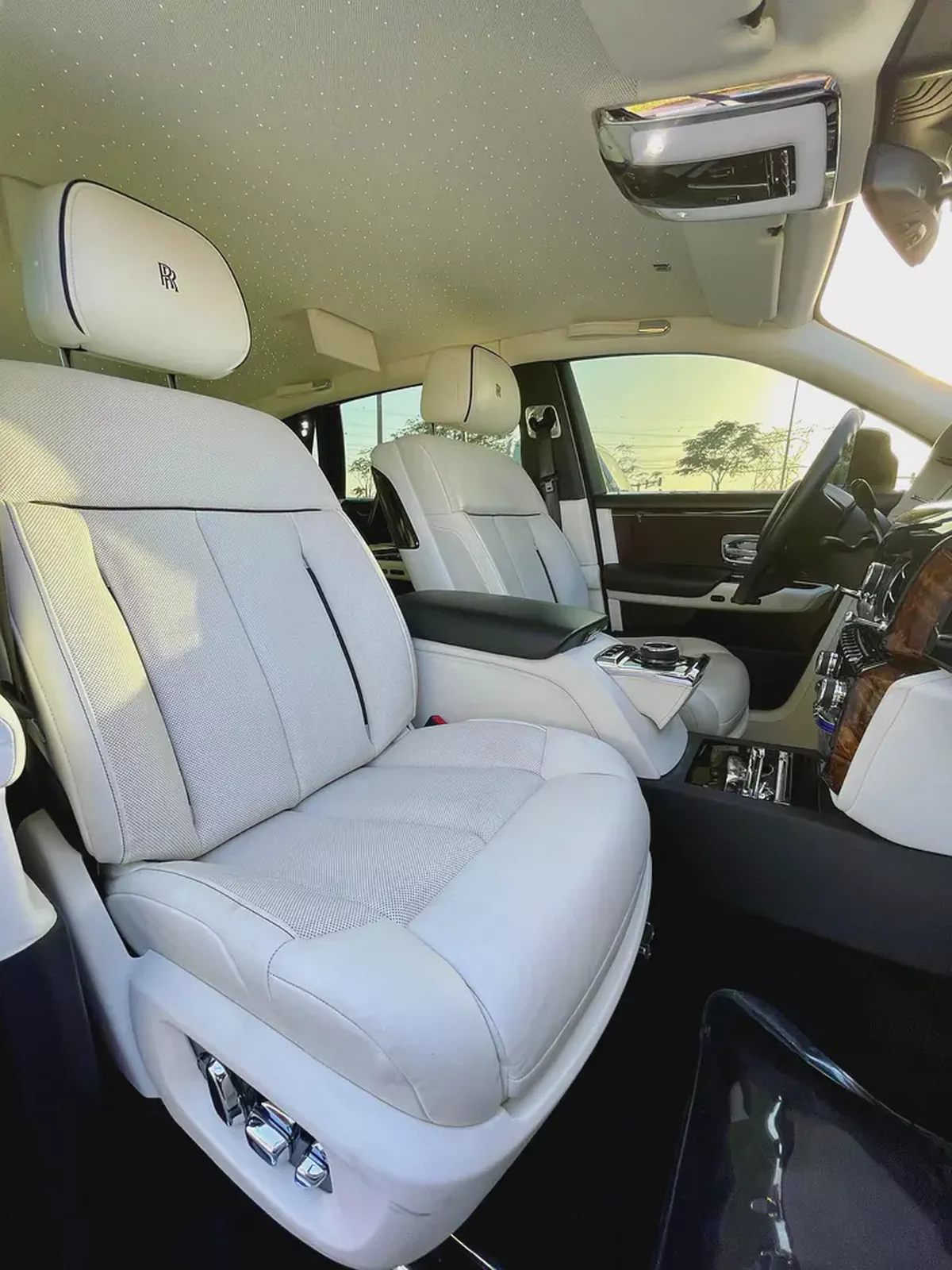 2019 Rolls Royce Extended Wheel Base GCC Specifications-10-10