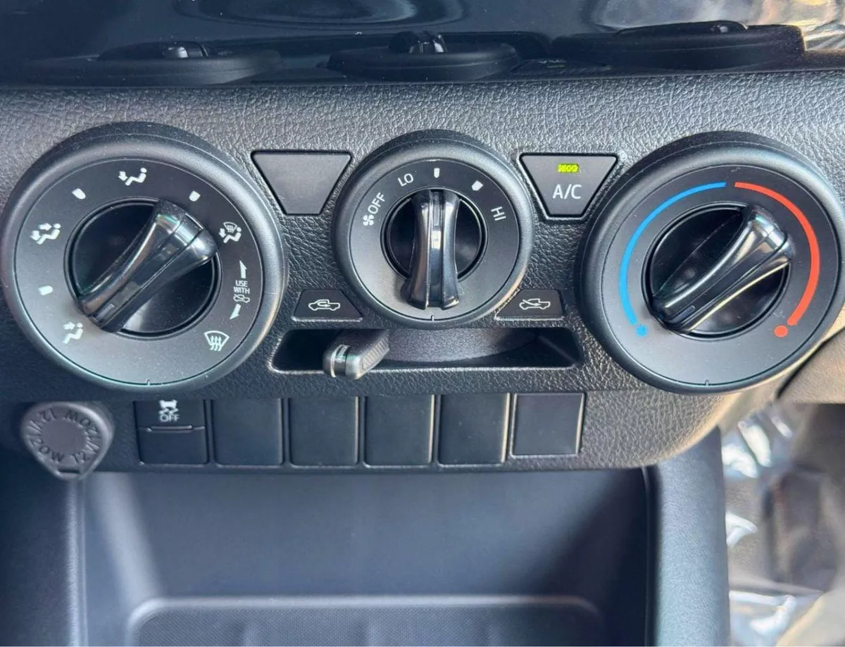 Toyota Hilux TOYOTA HILUX NARROW BODY || DOUBLE CABIN | BASIC 5SEATER | DIESEL 2.4L MT 4WD (CODE # HDB5B) GRAY 20-13-0