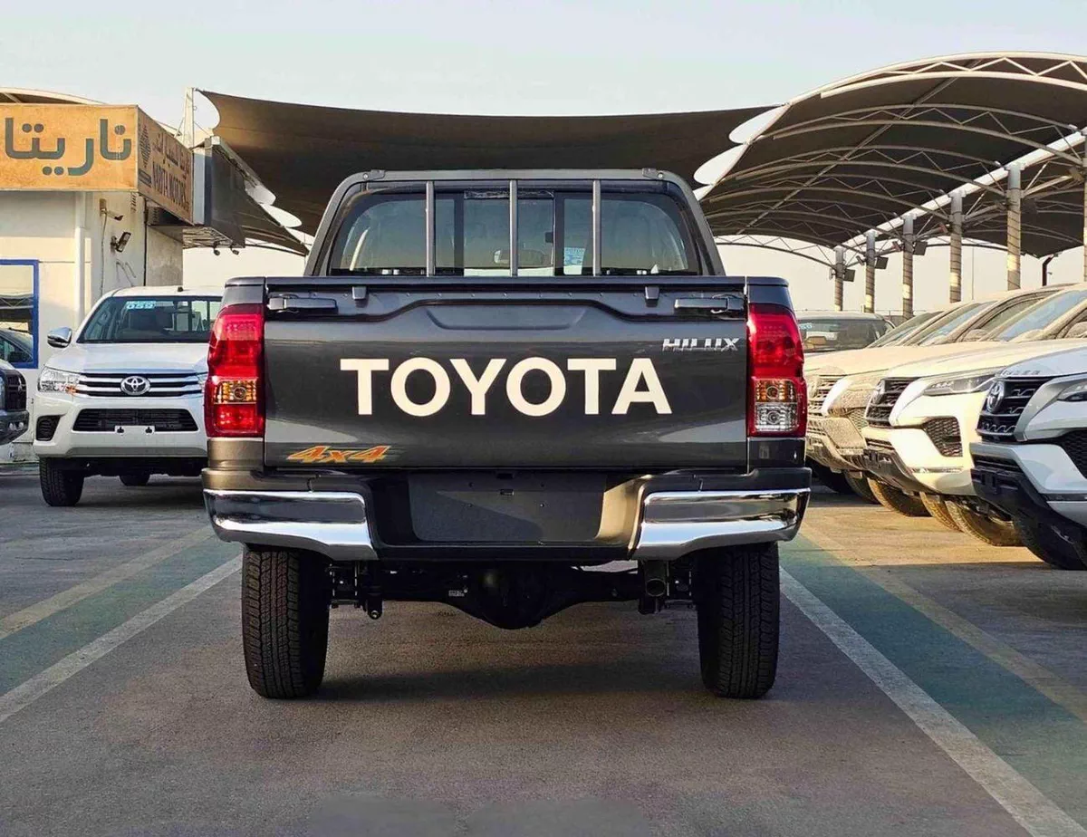 Toyota Hilux TOYOTA HILUX NARROW BODY || DOUBLE CABIN | BASIC 5SEATER | DIESEL 2.4L MT 4WD (CODE # HDB5B) GRAY 20-3-0