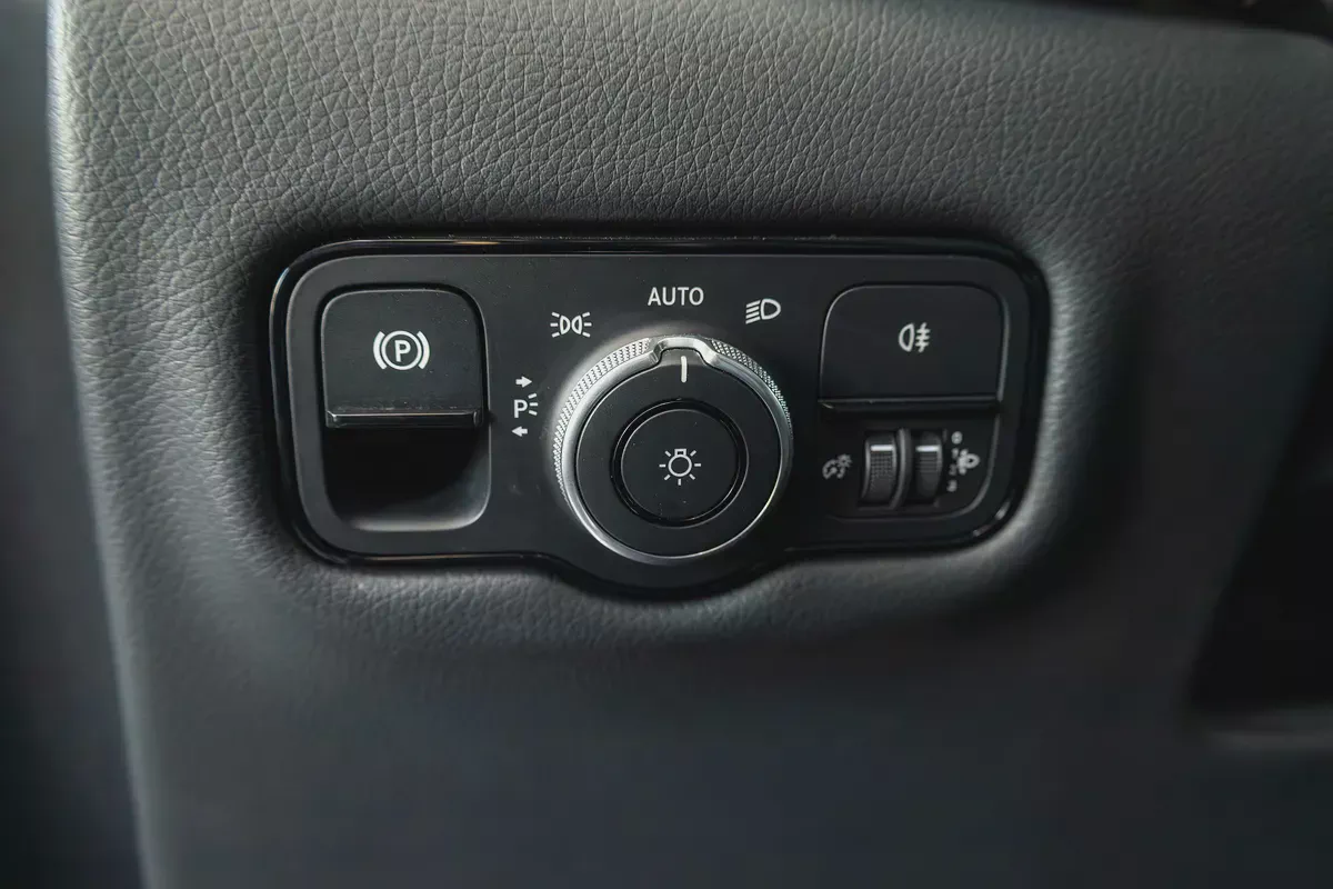 Mercedes Vito Luxury l AED 3,888 Monthly l 3Year Dealership Warranty | Free Courtesy Car Included-9-9