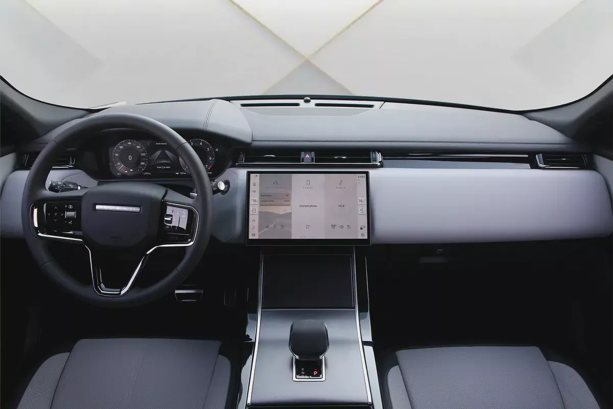 RANGE ROVER VELAR P250 DYNAMIC 2026 - ALTAYER WARRANTY + SERVICE CONTRACT - VERY LOW KILLO METERS-12-12