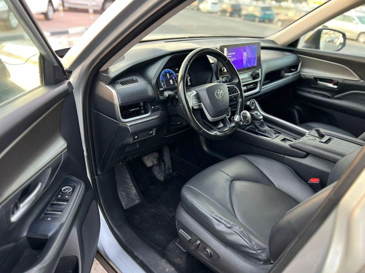 Toyota Grand Highlander -16-0