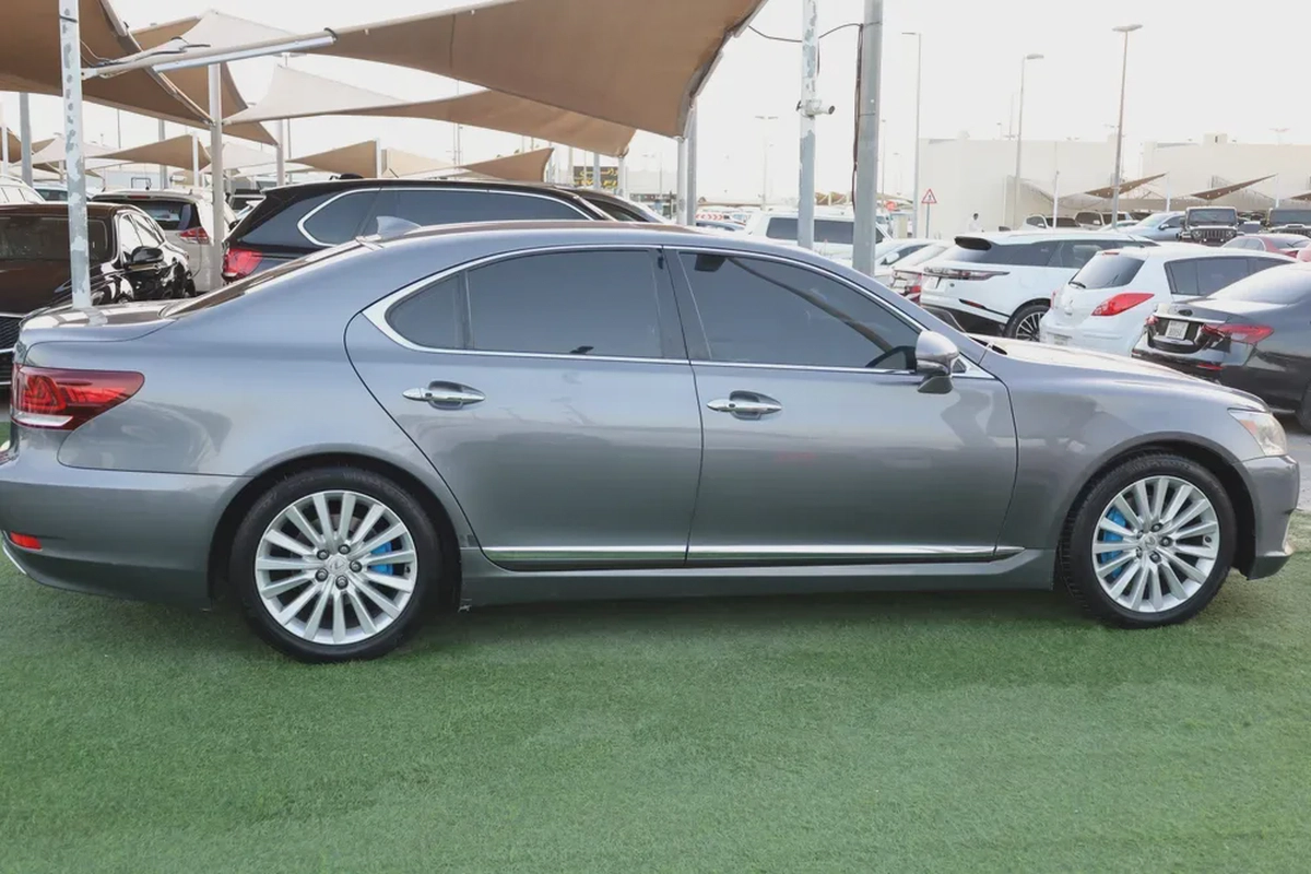 Used Lexus LS 460 4 door 4.6L SWB 2014-7-7