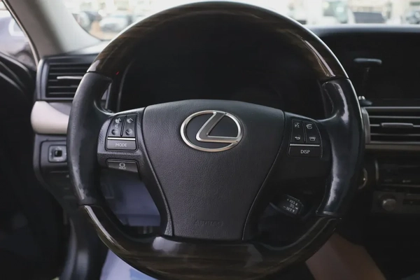 Used Lexus LS 460 4 door 4.6L SWB 2014
