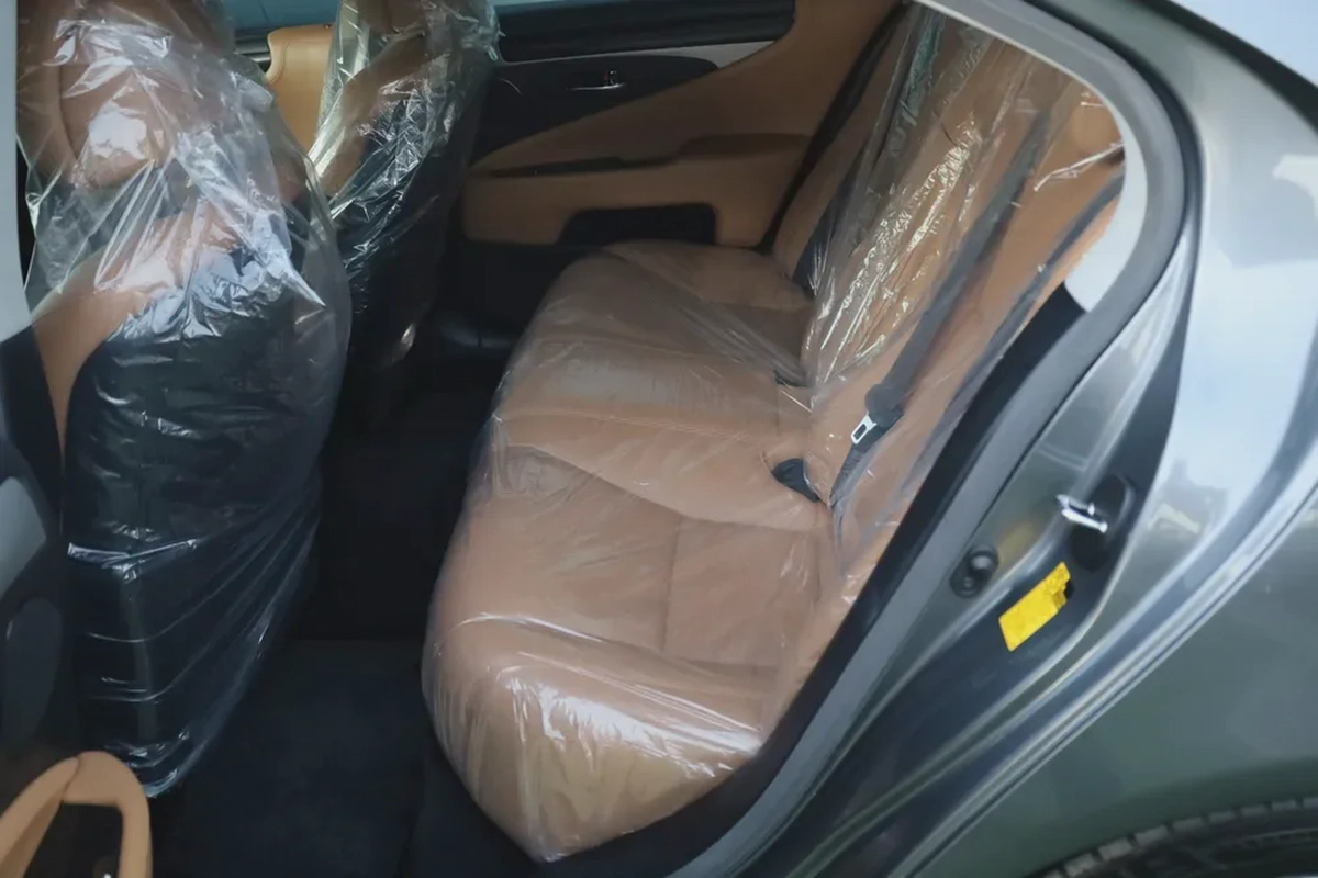 Used Lexus LS 460 4 door 4.6L SWB 2014-8-8