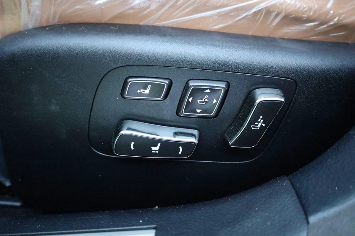Used Lexus LS 460 4 door 4.6L SWB 2014-11-11