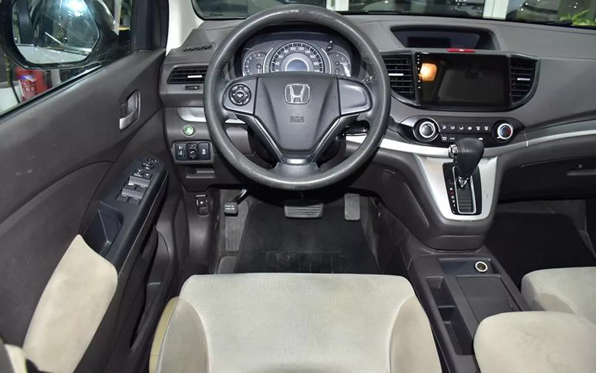Honda CR-V ( 2013 Model ) in White Color GCC Specs-5-5