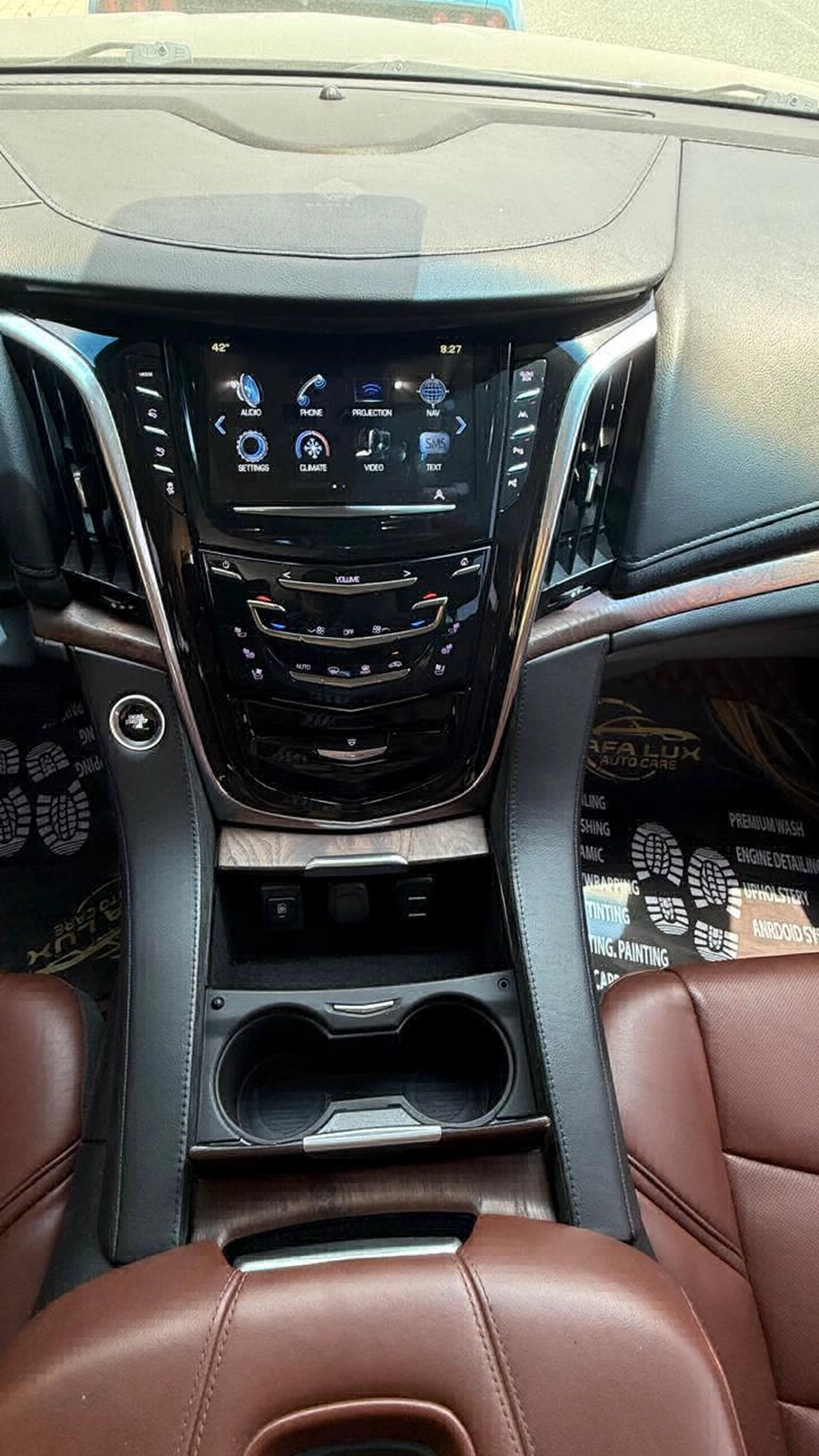 Cadillac Escalade SUV-4-4
