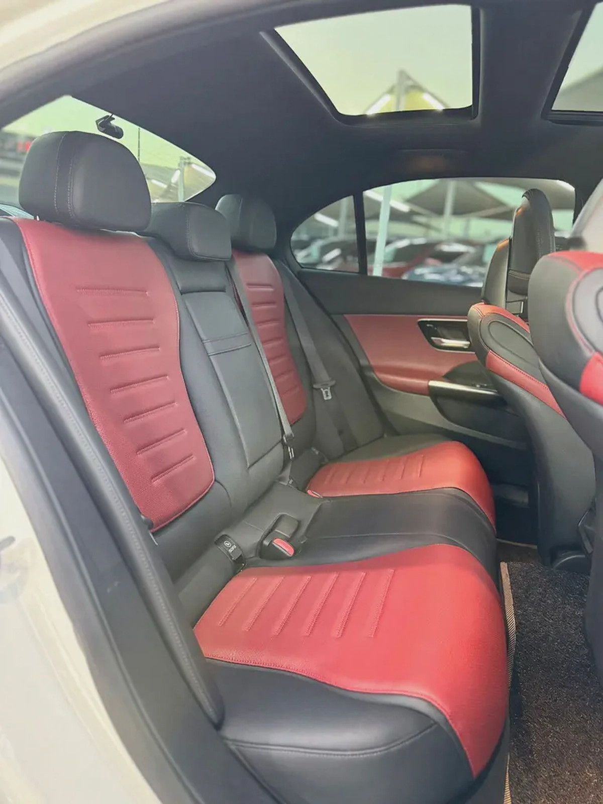 (2023 ) MERCEDES-BENZ // C200// KOREAN SPECS// BRAND NEW LUXURY//ORIGINAL PAINT//LOW MILEAGE//-11-11