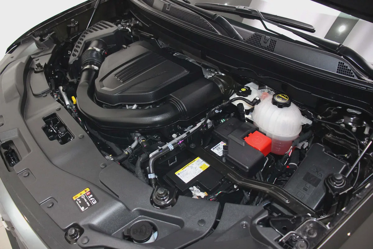 2025 GMC Acadia AT4 - GCC Specs - Brand New!-6-6