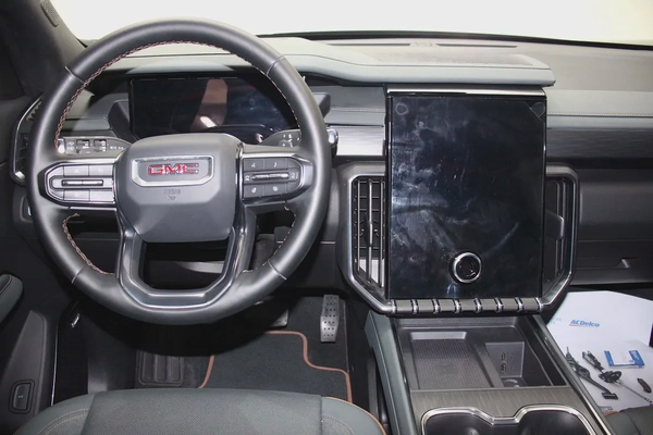 2025 GMC Acadia AT4 - GCC Specs - Brand New!