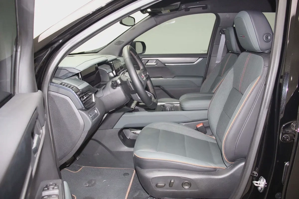 2025 GMC Acadia AT4 - GCC Specs - Brand New!