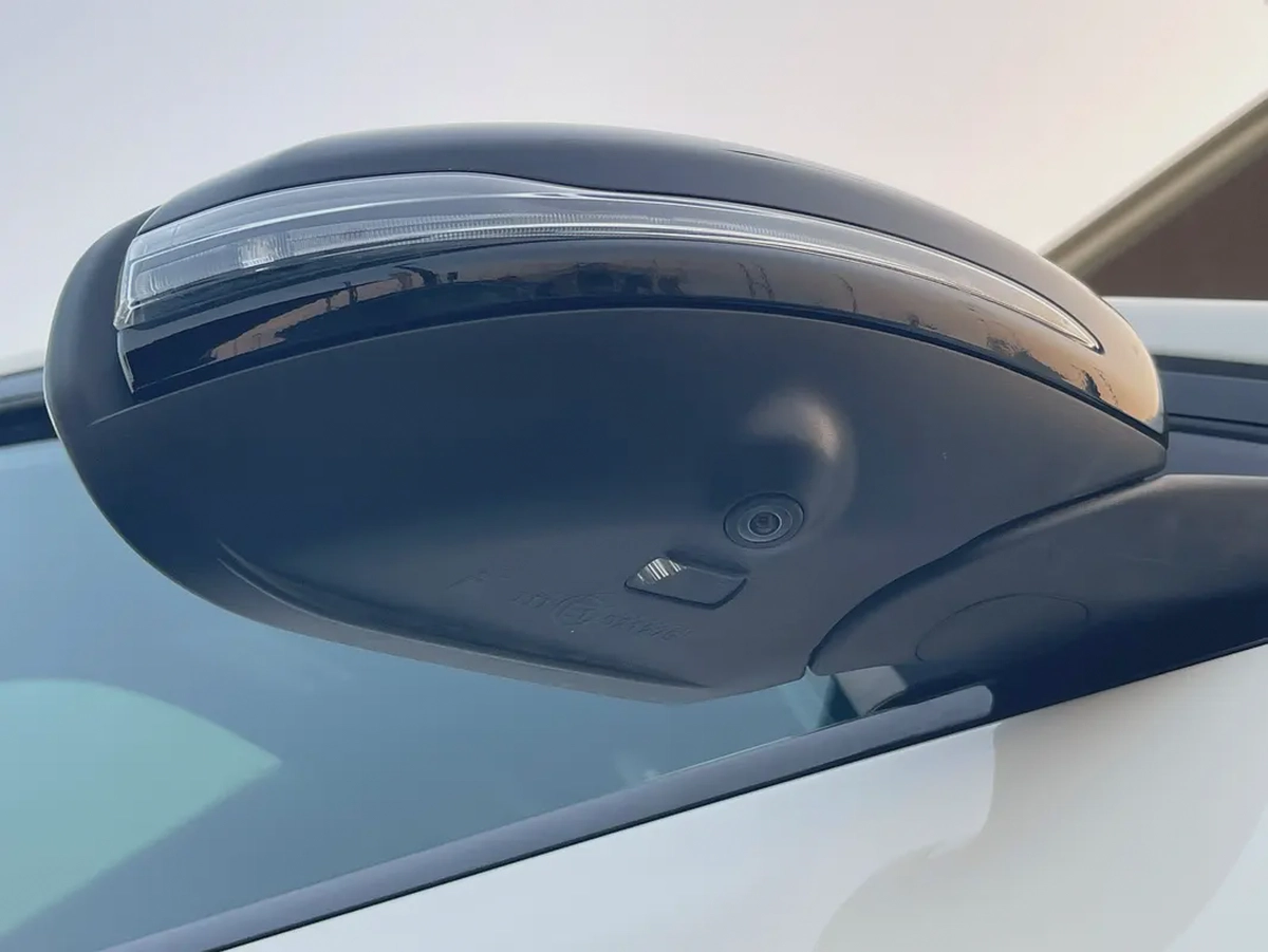 MERCEDES-BENZ - GLC300 - 2021 - V4 - 2,0L - BY TURBO - AMERICAN SPECS VERY GOOD CONDITION