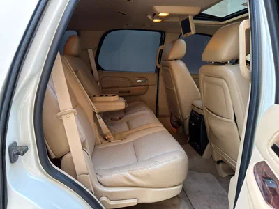 Gulf Specs 2011 CADILLAC ESCALADE PREMIUM 7-Seater, 6.2Litre V8-10