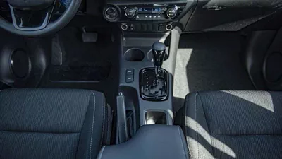 Toyota Hilux ADVENTURE 4.0L-8