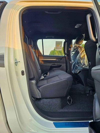Toyota Hilux ADVENTURE WIDE BODY | 4.0L V6 PETROL | 360 CAMERA | BLIND SPOT | BULLBAR-6