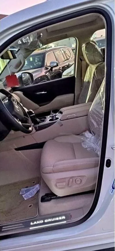 Toyota Land Cruiser VXR TOYOTA LANDCRUISER VXR WHITE-14