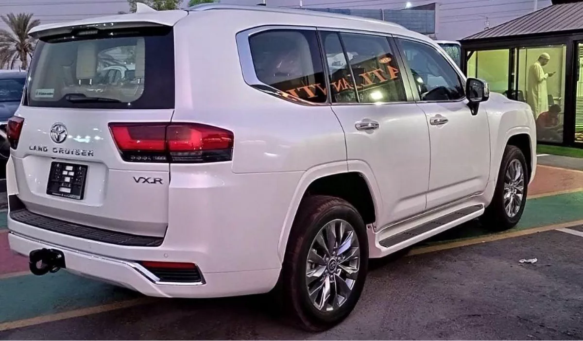 Toyota Land Cruiser VXR TOYOTA LANDCRUISER VXR WHITE-5-0