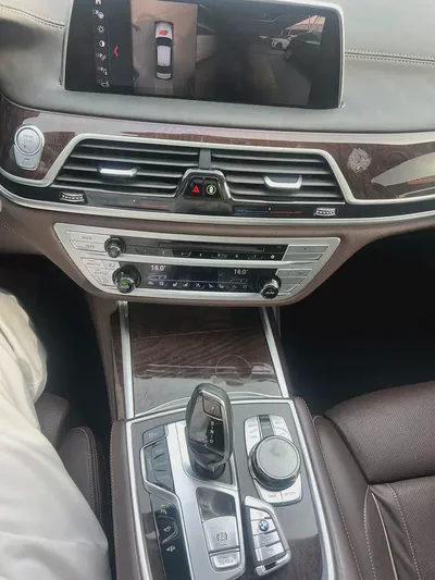 Pristine BMW 750Li Exclusive 2018 | GCC Specs | Full Service History-14